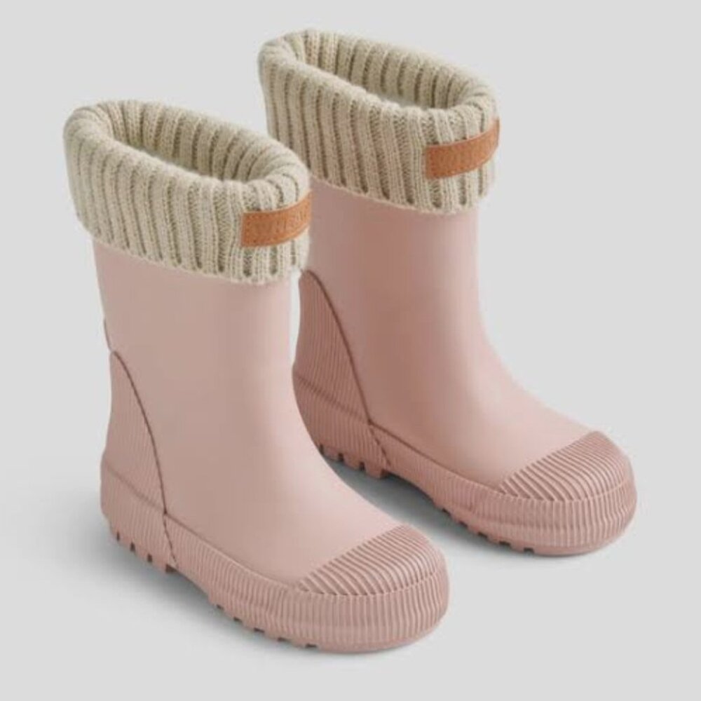 Girls pink boots